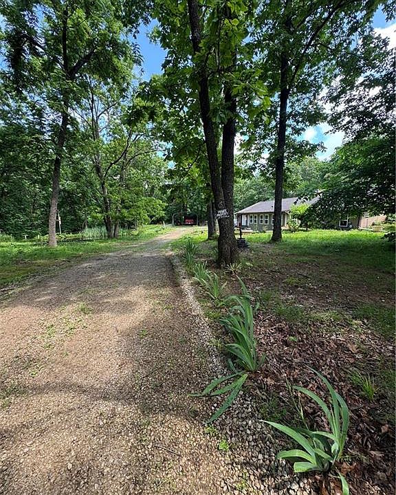 1st image of 305 SW 600th Rd
