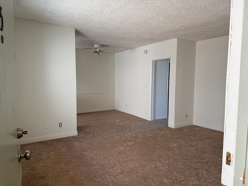 22515 Del Valle St #5
