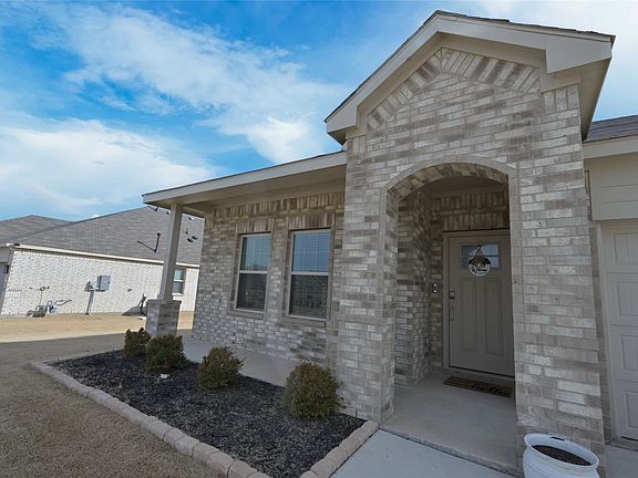 3rd image of 1212 Almond Rd