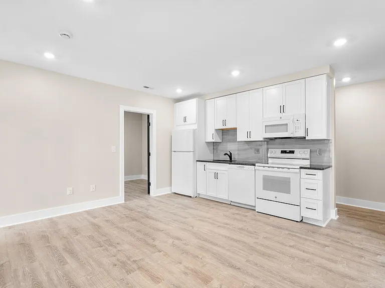 1516 Oates St NE — Photo 1