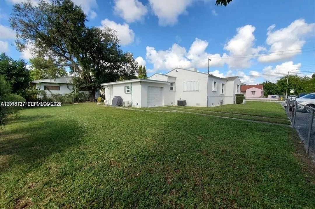 Building Photo - 4020 NW 8th Ave