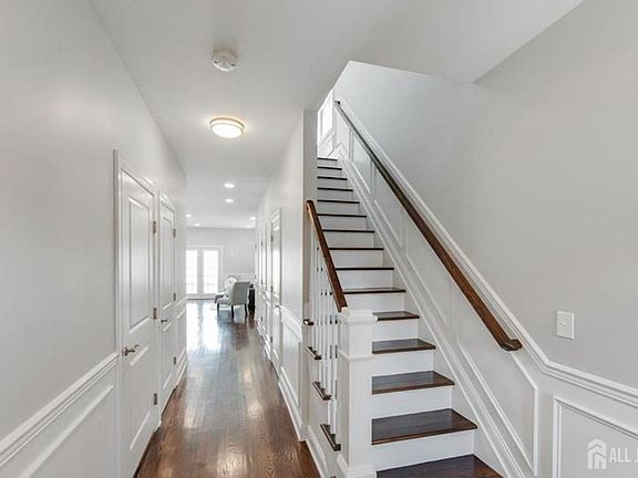 5th image of 92 2nd St
