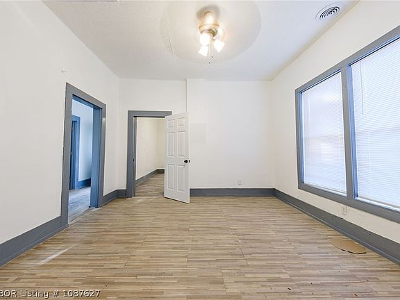 5th image of 918 S 18th St