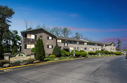Green Forest Apartments Photo 1