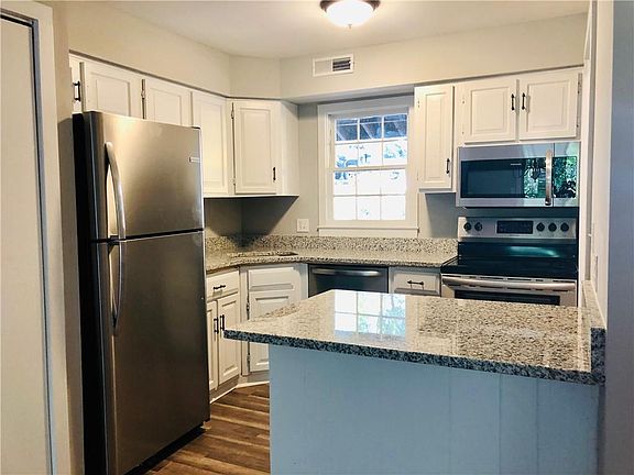 Image 2: Crisp White Kitchen