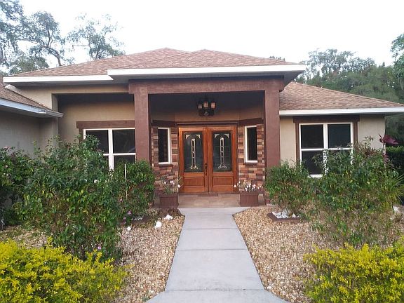 3rd image of 240 Bearded Oaks Dr