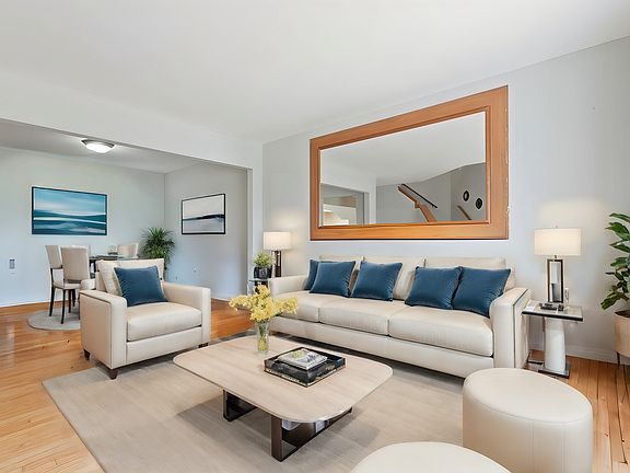 2nd image of 1009 Meadowsedge Ln