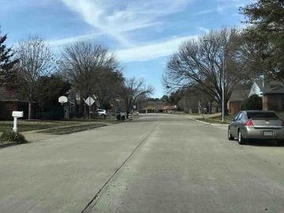 Exterior Neighborhood (street photo)
