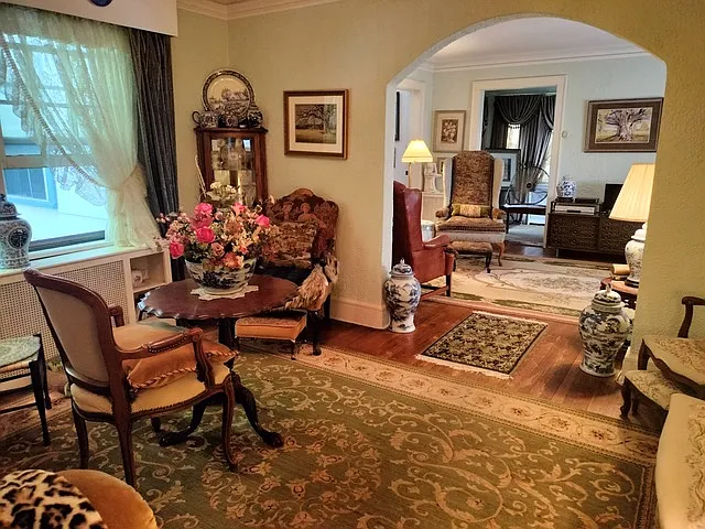 3 bed, 1800 sqft, $1,800 — Photo 2