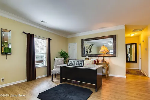 203 S Dorsey Ln Photo 1