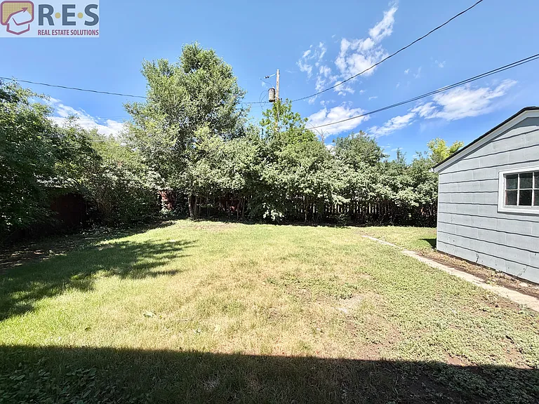 3201 S Holly St — Photo 17