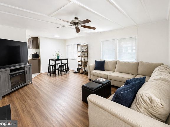 3rd image of 5071 Winterberry Dr