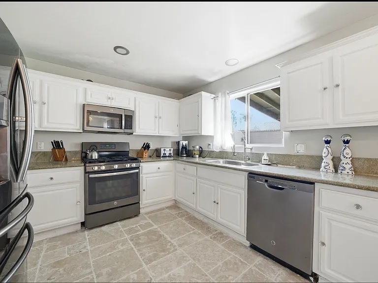 25961 Eshelman Ave — Photo 16