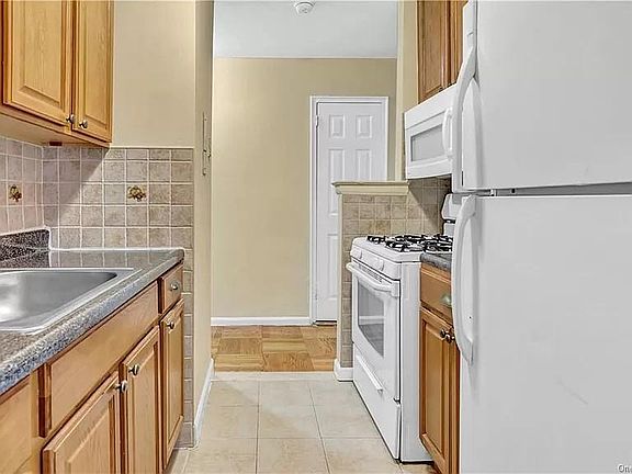 2nd image of 3270 Waterbury Ave Floor 3