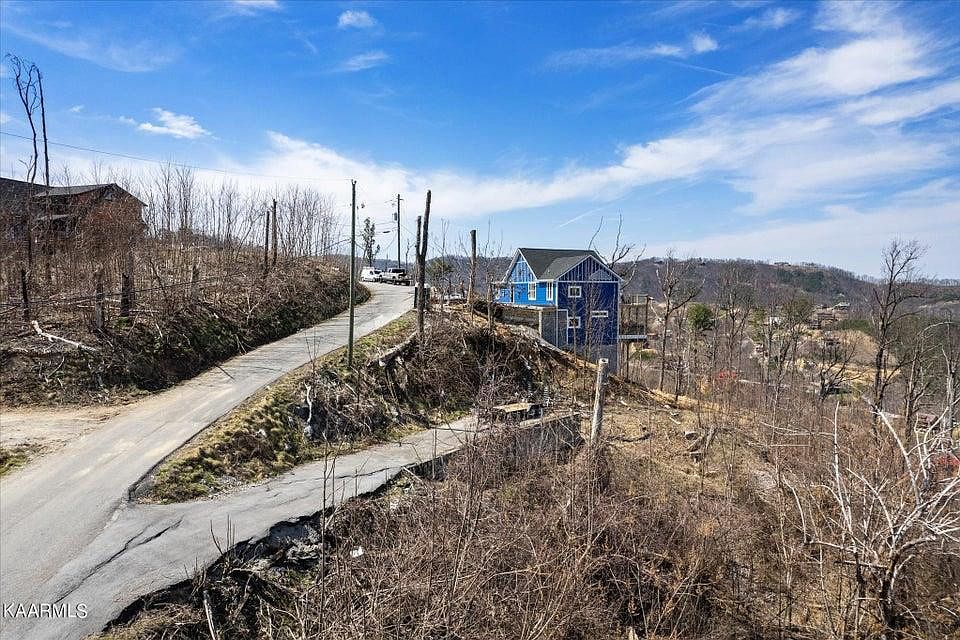 1st image of 883 Chalet Village Blvd