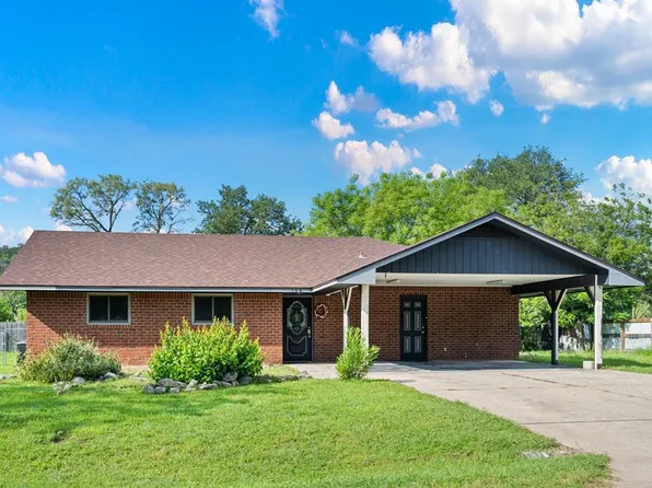 108 Riverpark Dr, Ingram, TX 78025