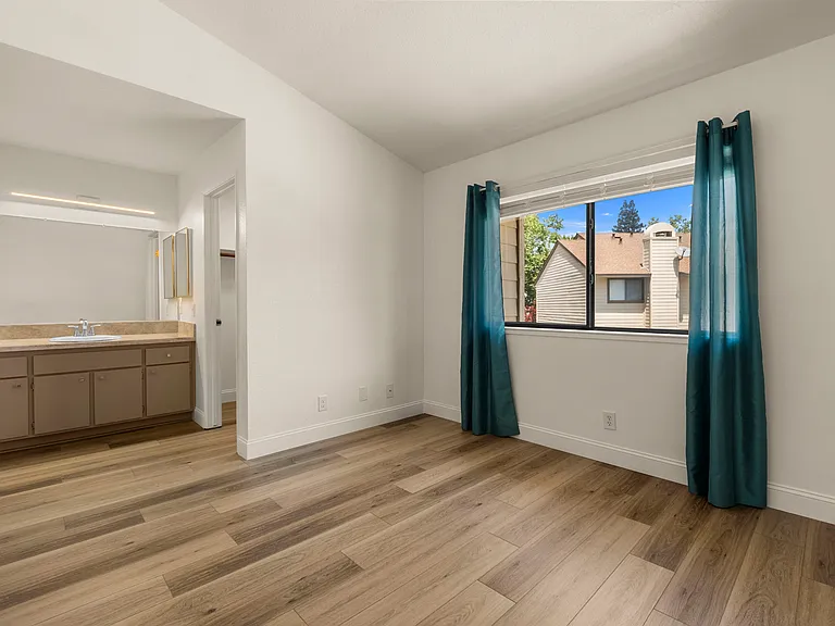 5607 Walnut Ave #9 — Photo 22
