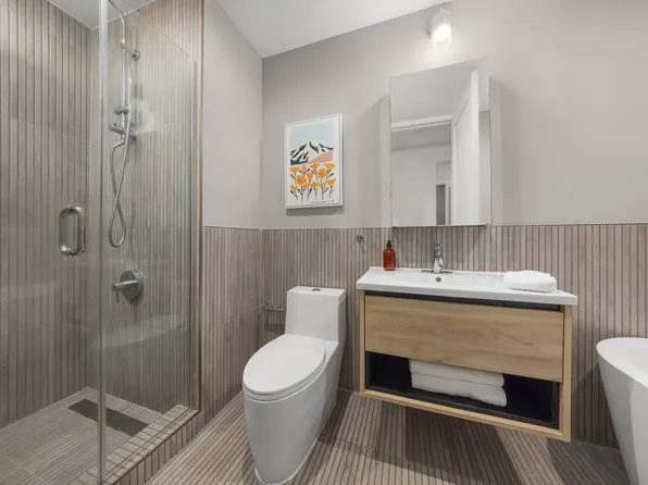 246 Maple Street image 13 of 14