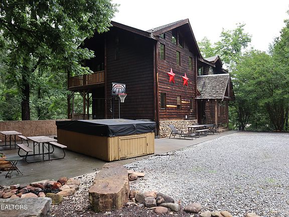 3rd image of 402 Laurel Ave