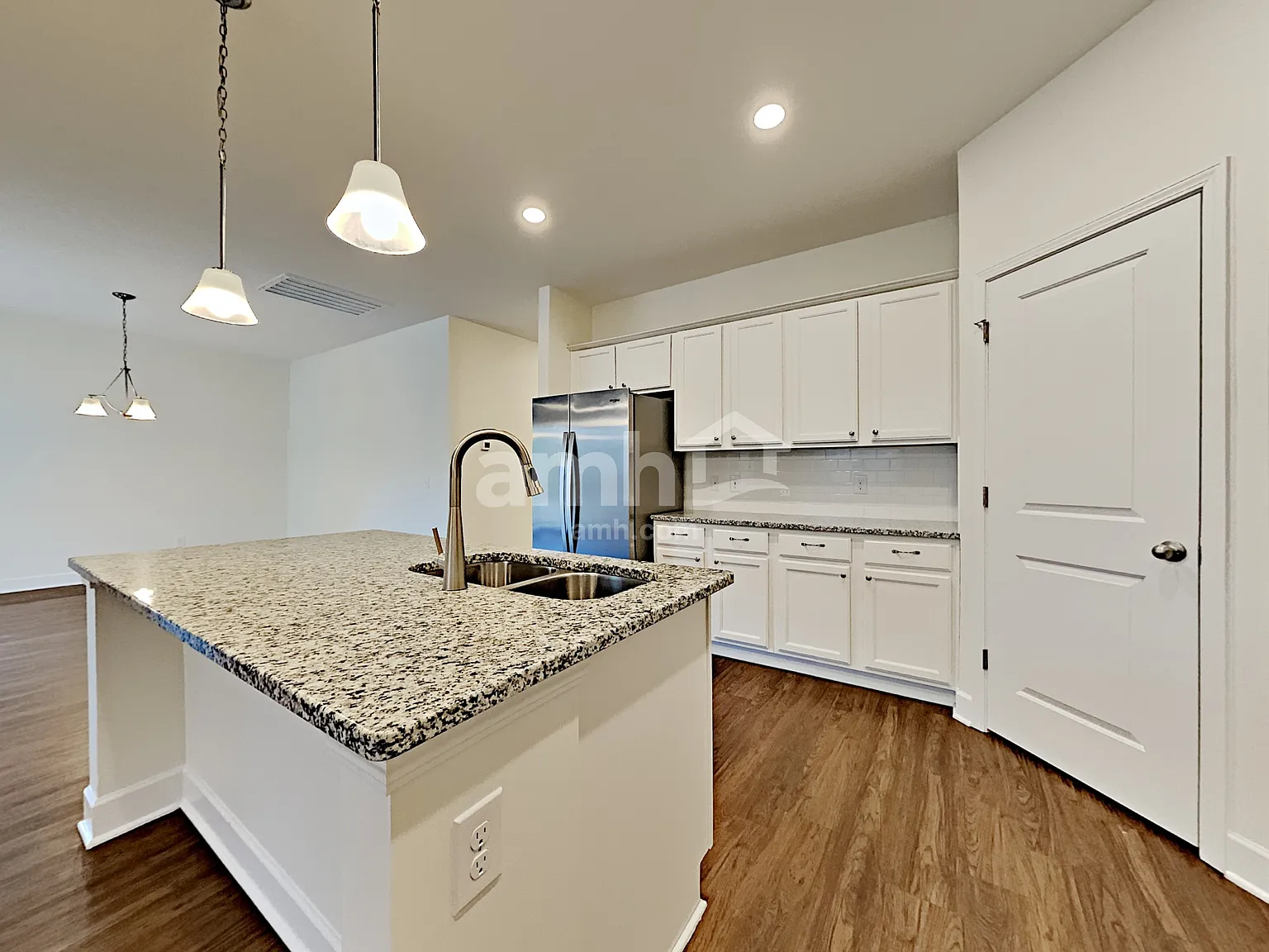 5 bed, 3.0 bath, 2234 sqft, $2,585 — Photo 3