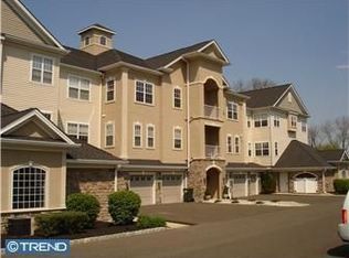 4 Falcon Dr APT 100, Holland, PA 18966