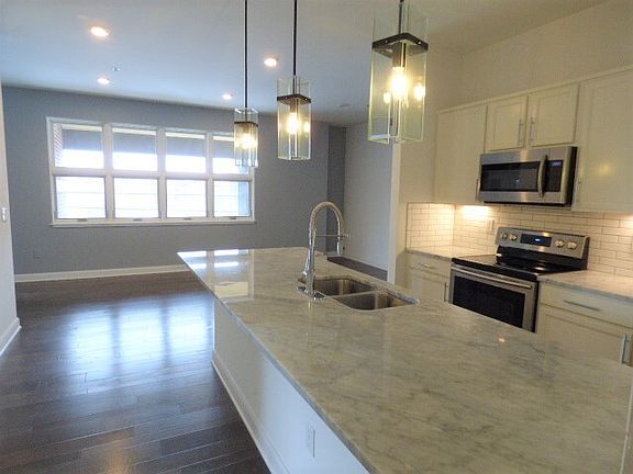 3rd image of 825 N 4th St Unit 211
