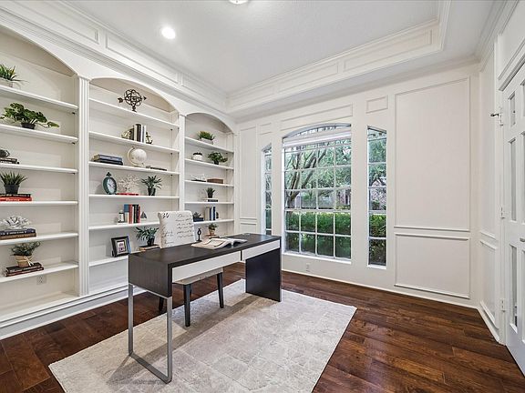 4th image of 3622 Springhill Ln