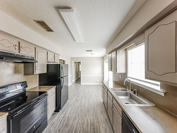4th image of 2737 W Aberdeen Dr