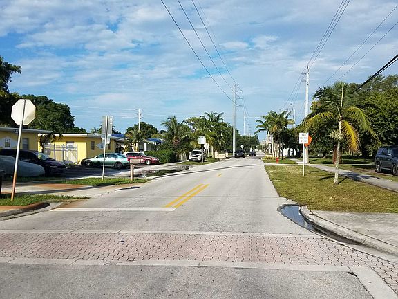 4th image of 444 NW 10th Ave