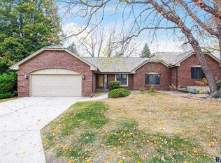 510 W Sweetbriar Pl, Sioux Falls, SD 57108