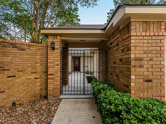 3rd image of 4302 Pinewood Park Dr