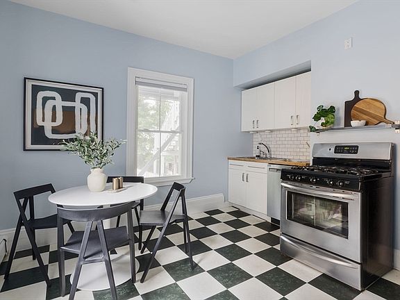 4th image of 19 Fairmont Ave #1