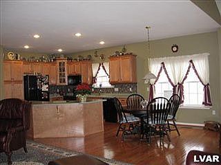 5th image of 146 Glenmoor Cir S