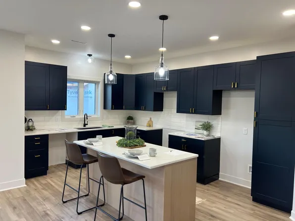 290 7th Ave SE, Plainview, MN 55964