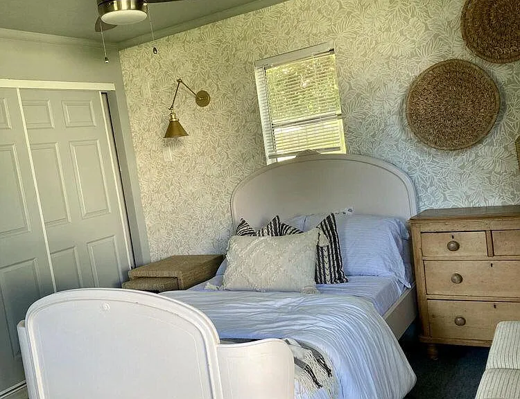 328 Hawthorne Dr — Photo 7