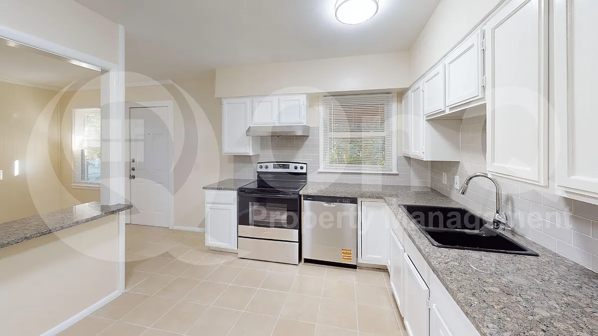 3 bed, 2.0 bath, 1476 sqft, $2,000 — Photo 4