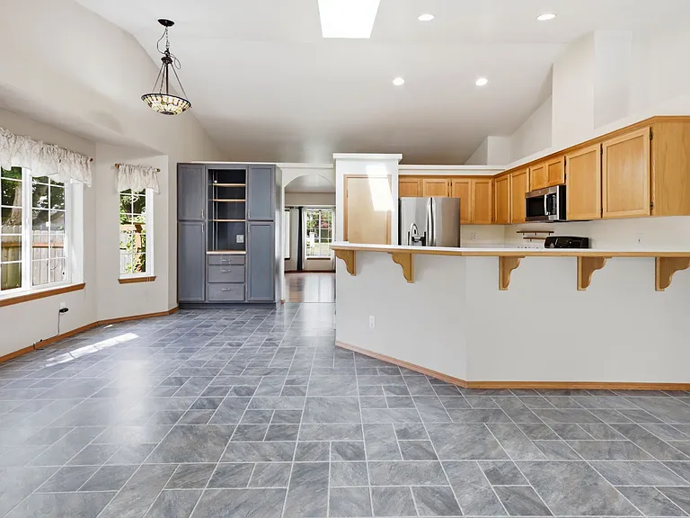 894 SE 71st Ave — Photo 5