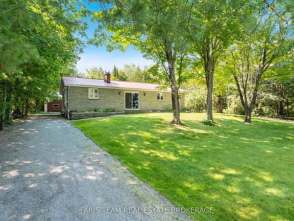 3rd image of 2554 Champlain Rd