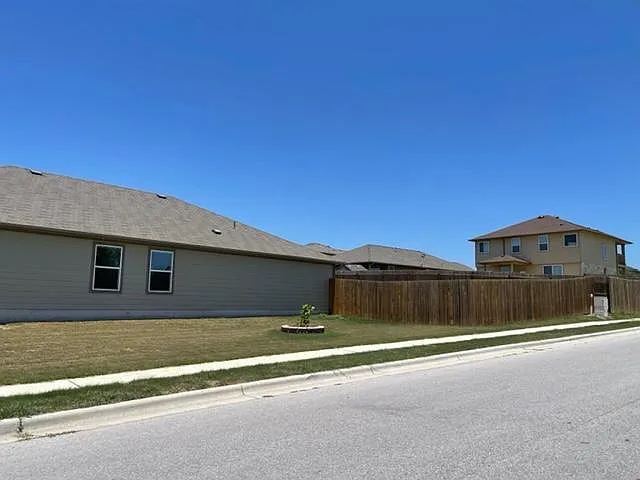 136 Denton Dr — Photo 26