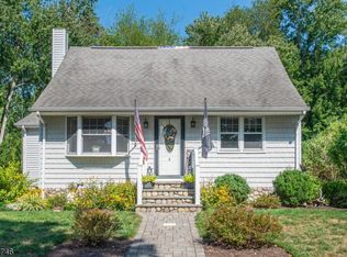 5 James Ave, Bloomingdale, NJ 07403