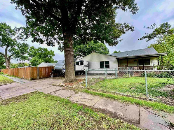 2924 S Volutsia Ave, Wichita, KS 67216