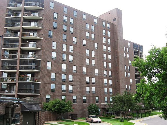 3rd image of 6615 Lake Shore Dr #516