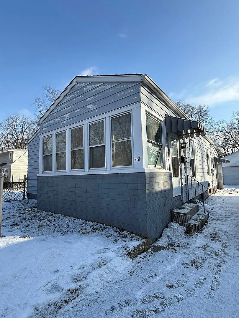 3 bedroom 1 bathroom house. $1050.00 — Photo 1
