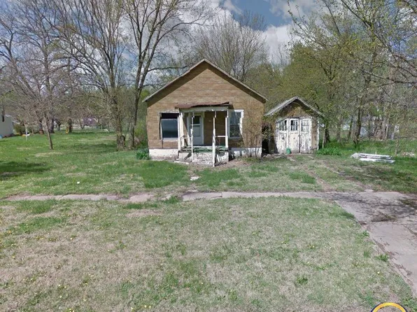 411 N 6th St, Madison, KS 66860