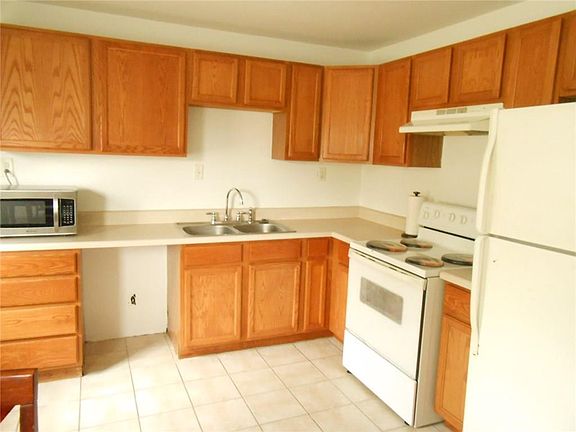 3rd image of 5438 Ruskin Pl W