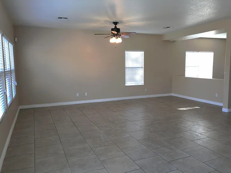 9727 W Payson Rd — Photo 2