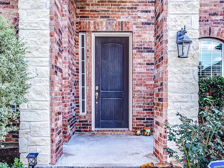 623 Orlandis Ln — Photo 3