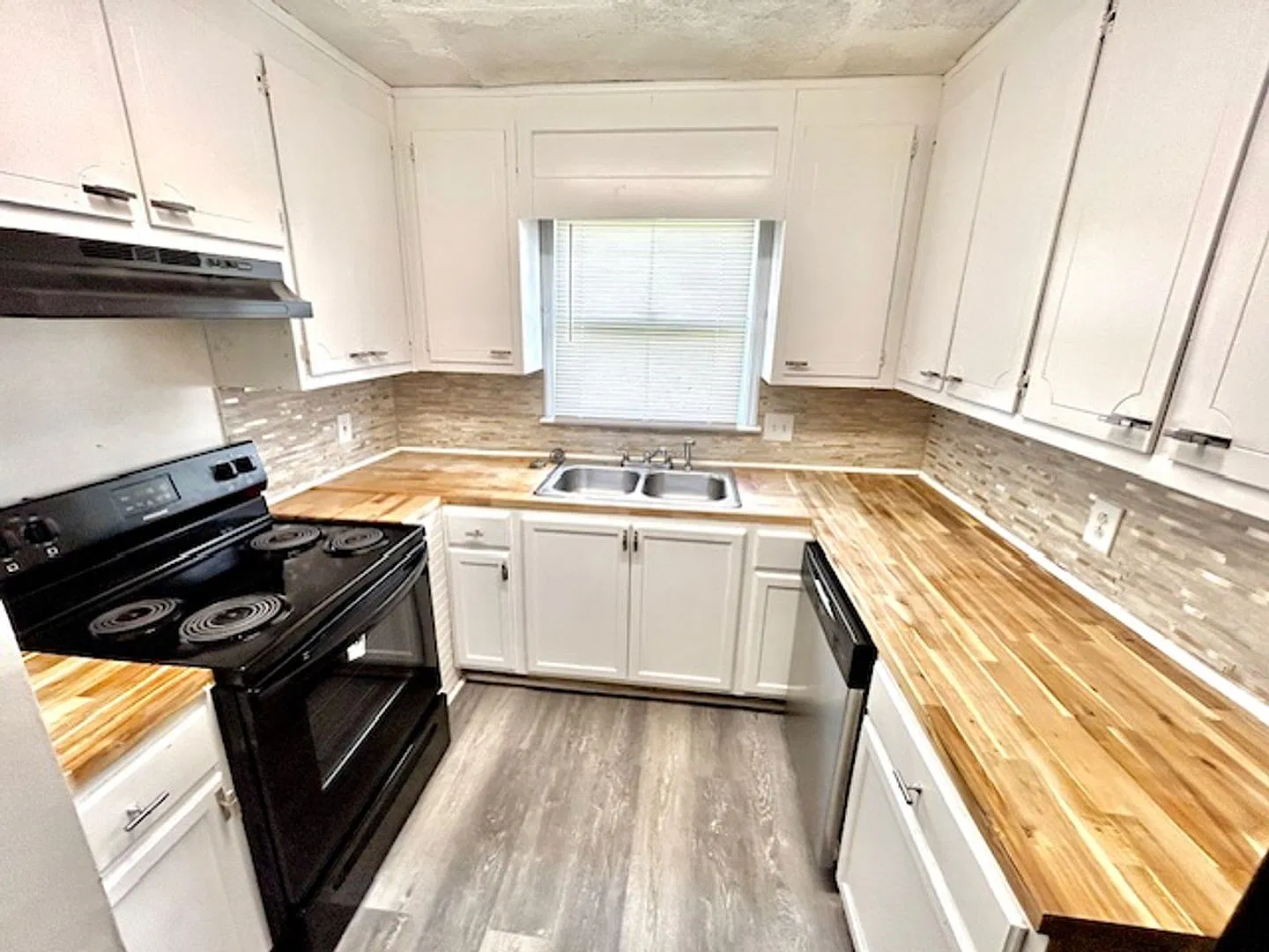 4425 Torrance Drive — Photo 2