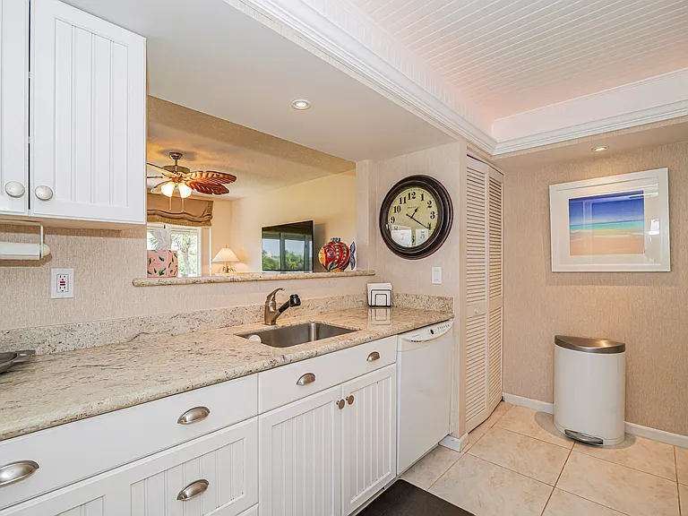 1700 Ocean Dr #302V — Photo 20