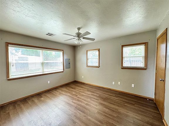 4th image of 2411 N Clarke St